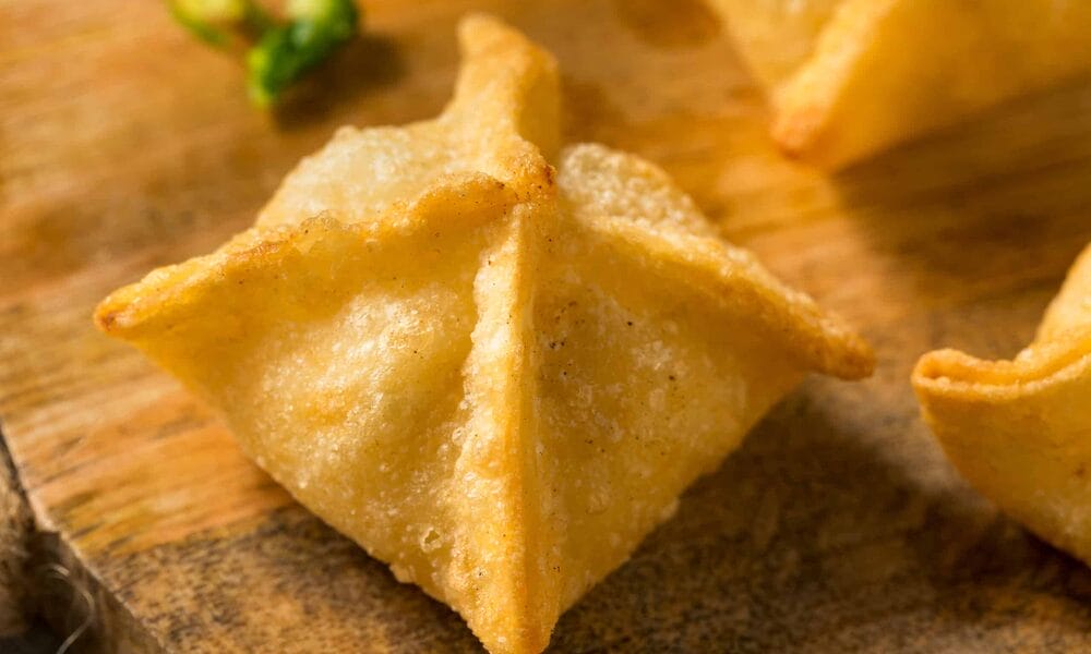 What is in a typical crab rangoon filling?